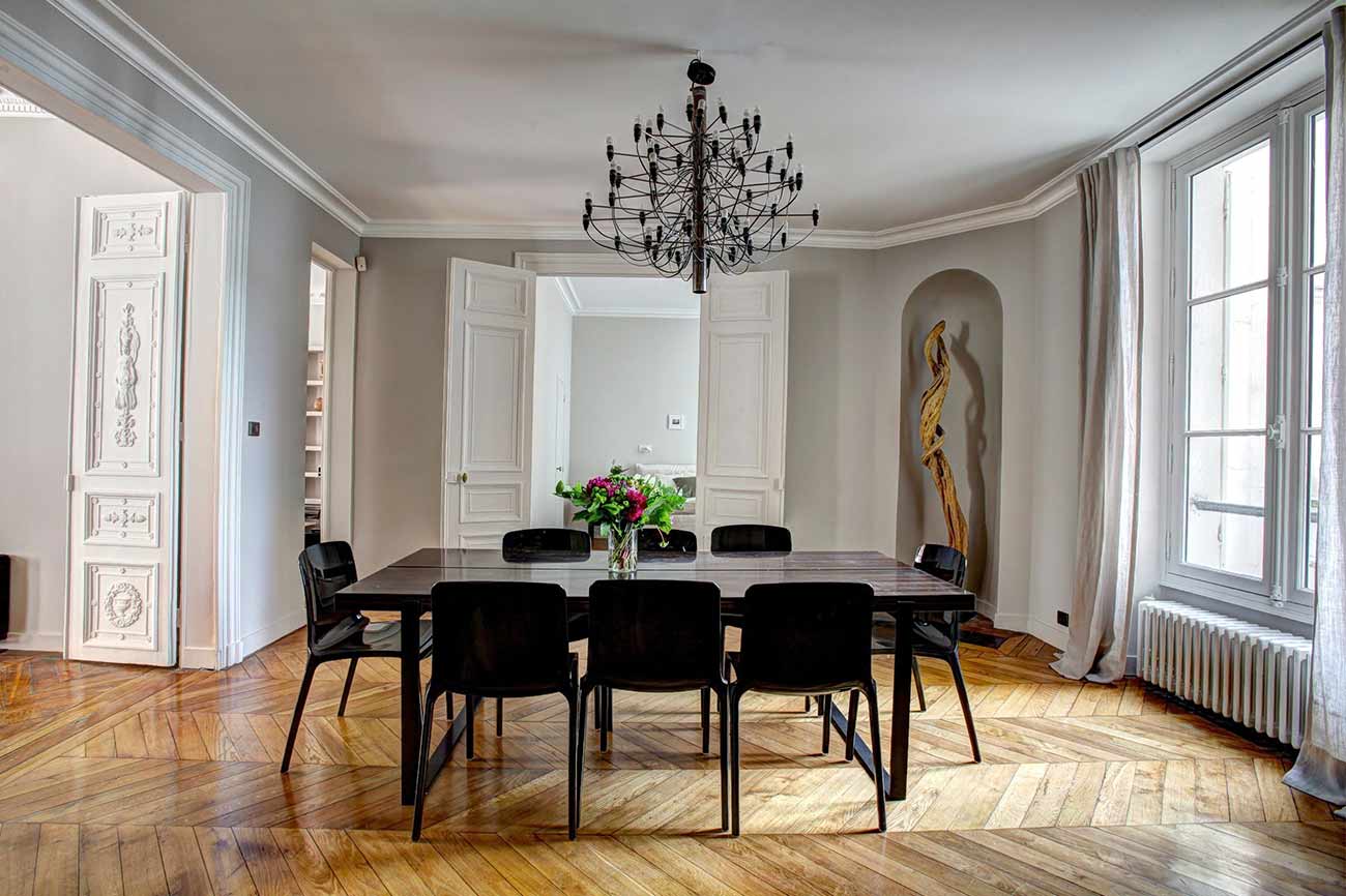 Beautiful wooden dining table with vase, showcasing landscape design services in Abu Dhabi & Ras Al Khaimah.